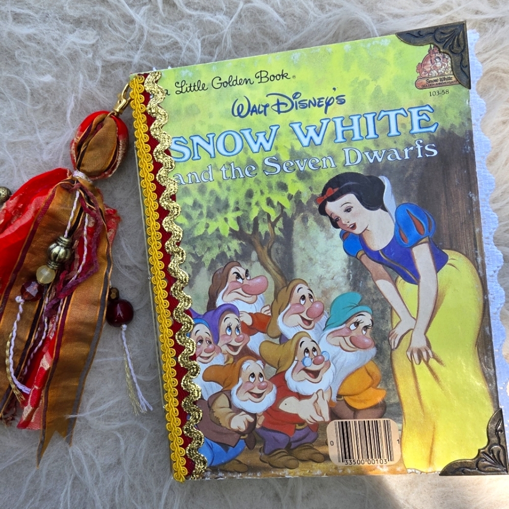 Snow White Little Golden Book with red tassle | 2 Signature